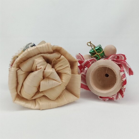 Vintage Christmas Figurine Set Of 2 Carolers Corn Husk & Wood 1980s - Picture 7 of 7